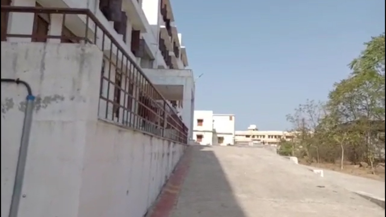 रांझी के गल्र्स छात्रावास में लडक़ों की घुसने का मामला गर्माया