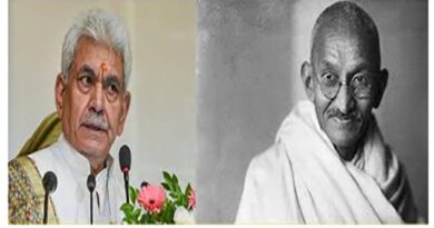 गांधीजी की डिग्री के बयान पर उपराज्यपाल को नोटिस, सात दिन में माफी मांगने को कहा