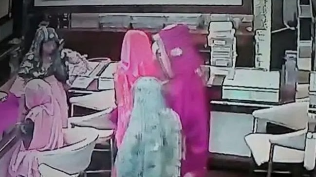 Incident of theft by women captured in CCTV