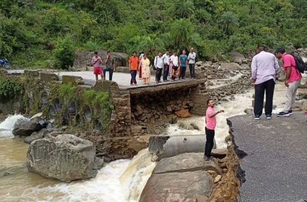 Due to heavy rains in Himachal, 9 people died, estimated loss of about 104 crores