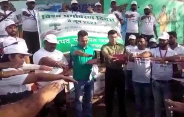 On World Environment Day, the message of environmental protection was given by planting saplings in Jabalpur.